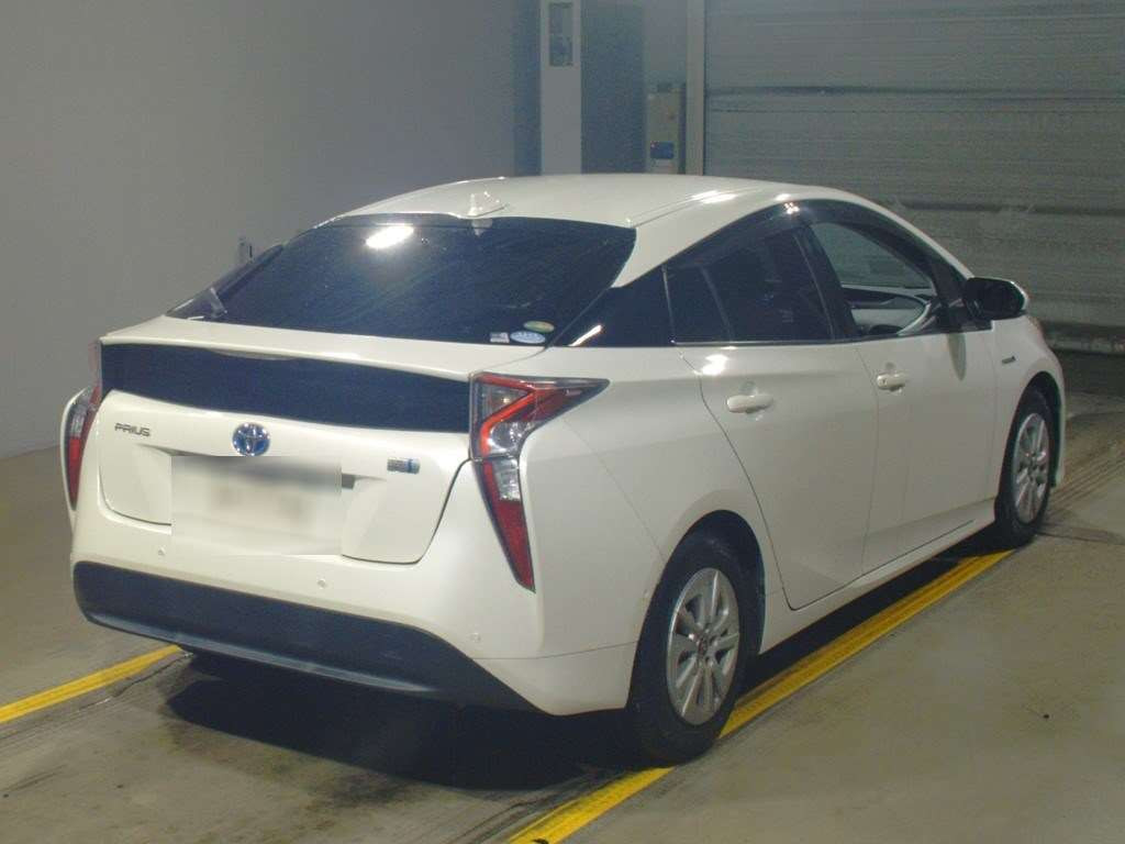 2016 Toyota Prius ZVW50[1]