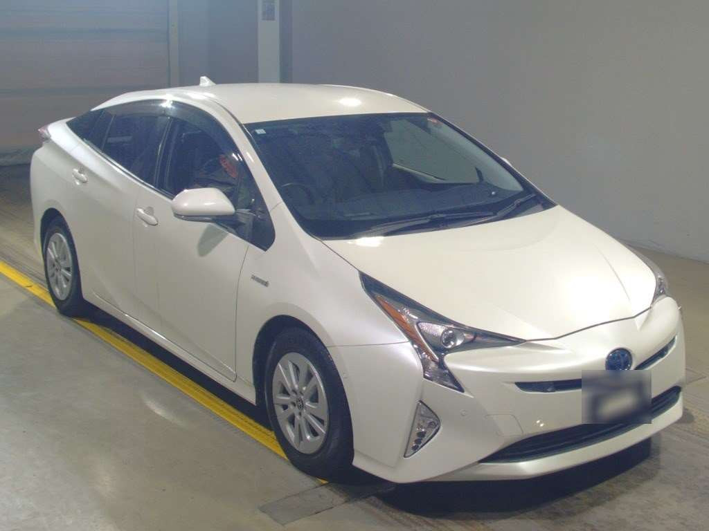 2016 Toyota Prius ZVW50[2]