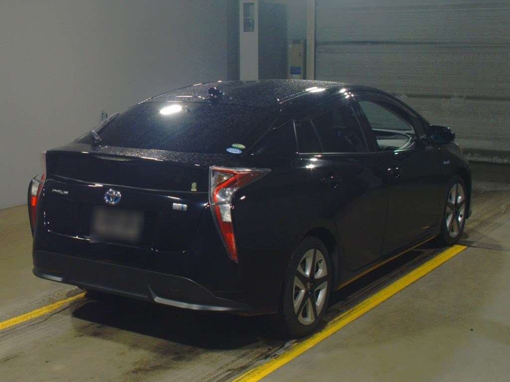 2016 Toyota Prius ZVW50[1]