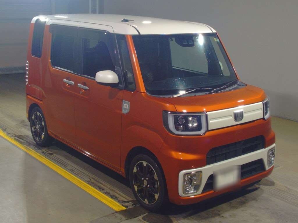 2020 Daihatsu Wake LA700S[2]