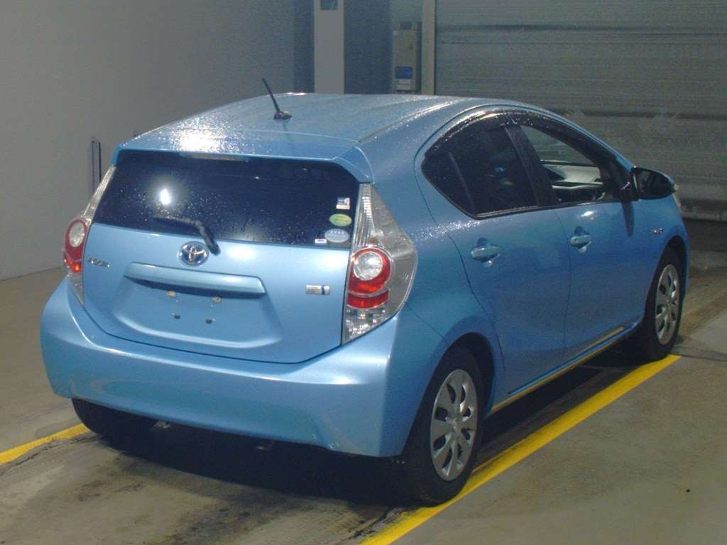 2014 Toyota Aqua NHP10[1]