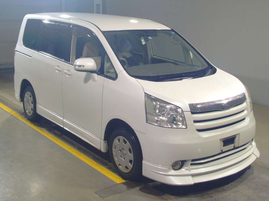 2007 Toyota Noah ZRR75G[2]