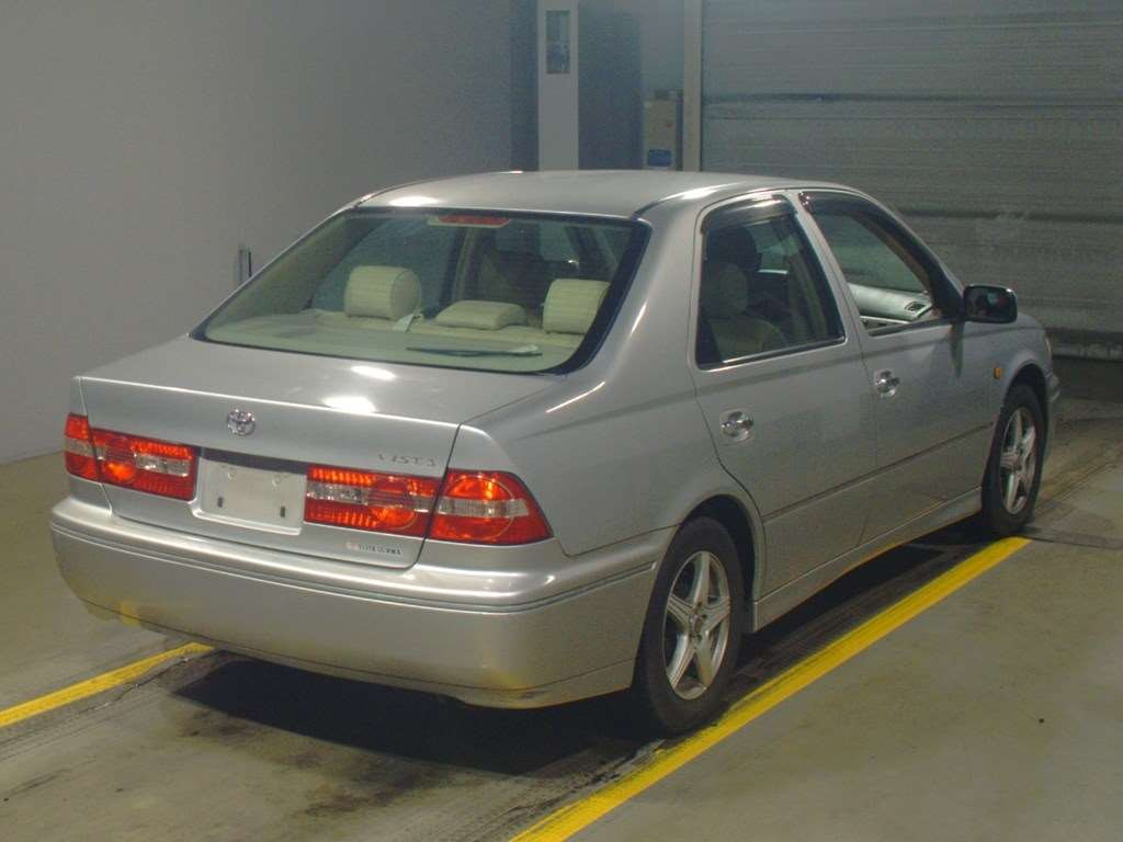 2002 Toyota Vista ZZV50[1]