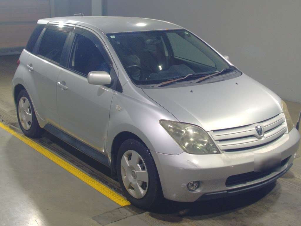 2005 Toyota IST NCP60[2]