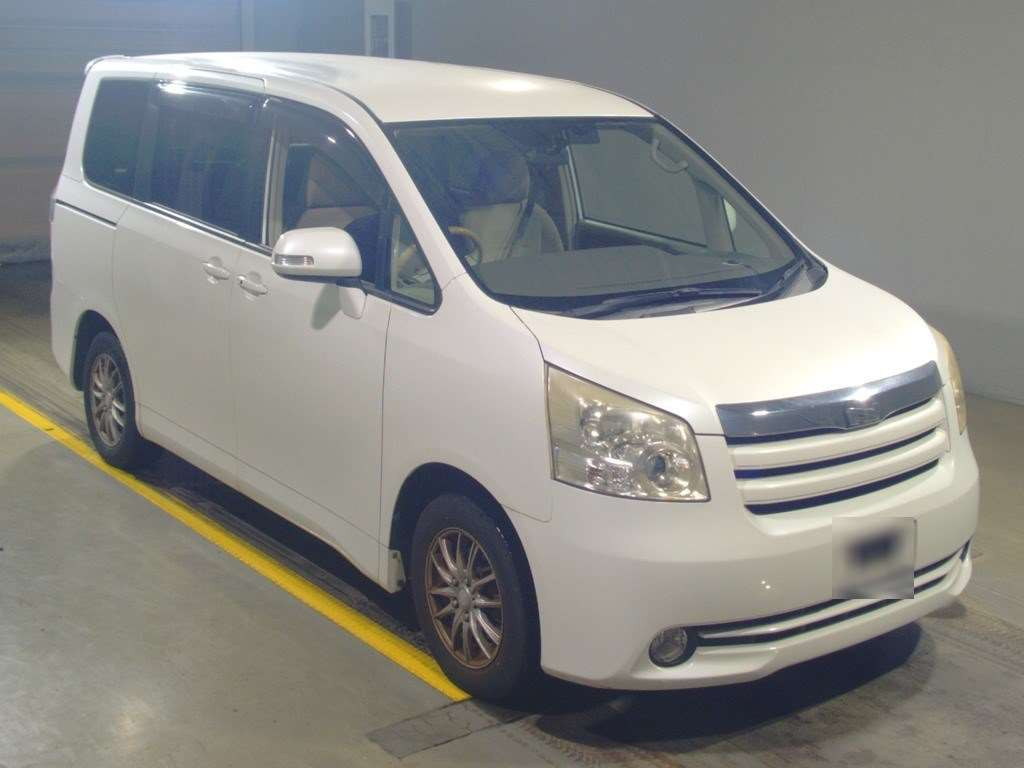 2008 Toyota Noah ZRR70G[2]