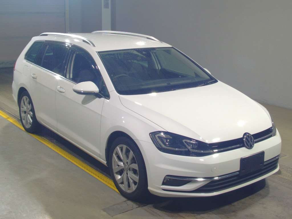 2018 Volkswagen Golf Variant AUCHP[2]