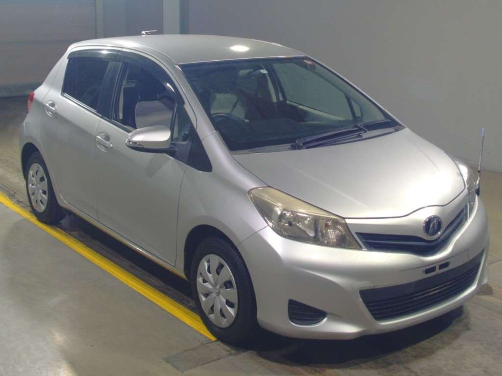 2011 Toyota Vitz NSP130[2]