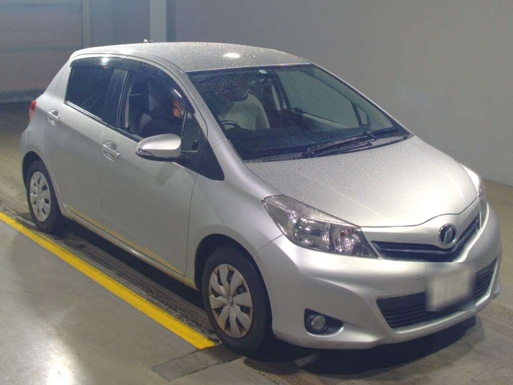 2011 Toyota Vitz NSP130[2]