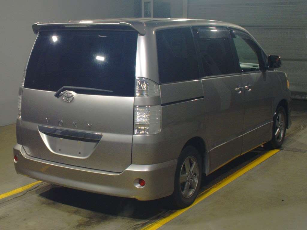 2006 Toyota Voxy AZR60G[1]