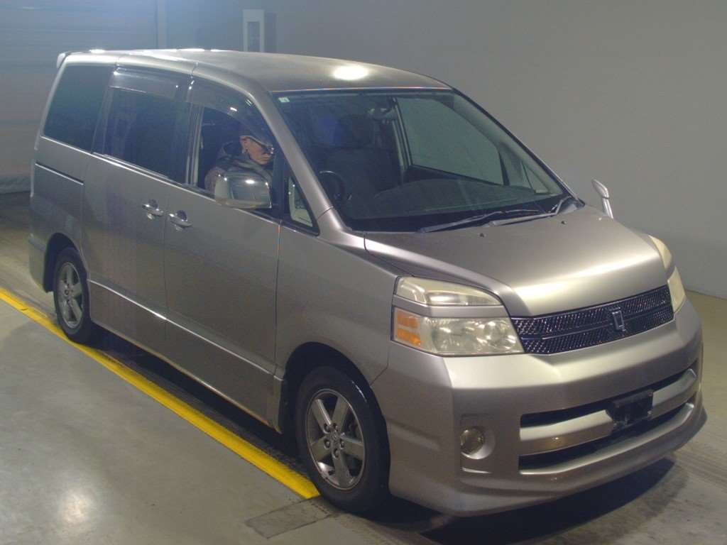 2006 Toyota Voxy AZR60G[2]