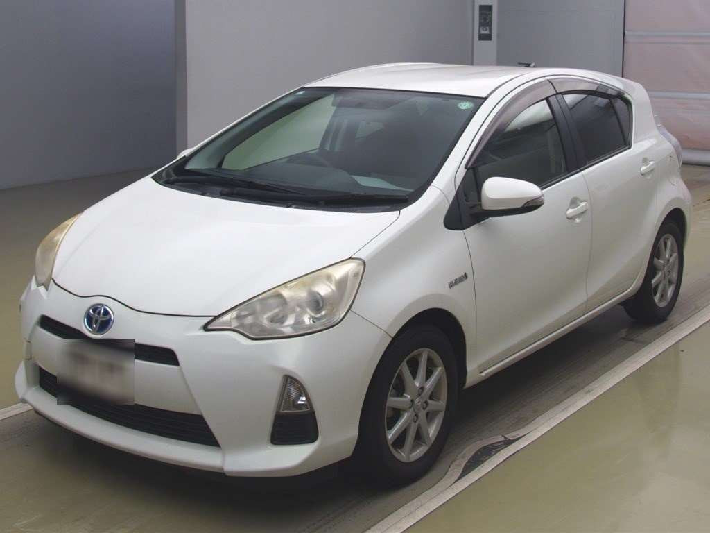 2013 Toyota Aqua NHP10[0]