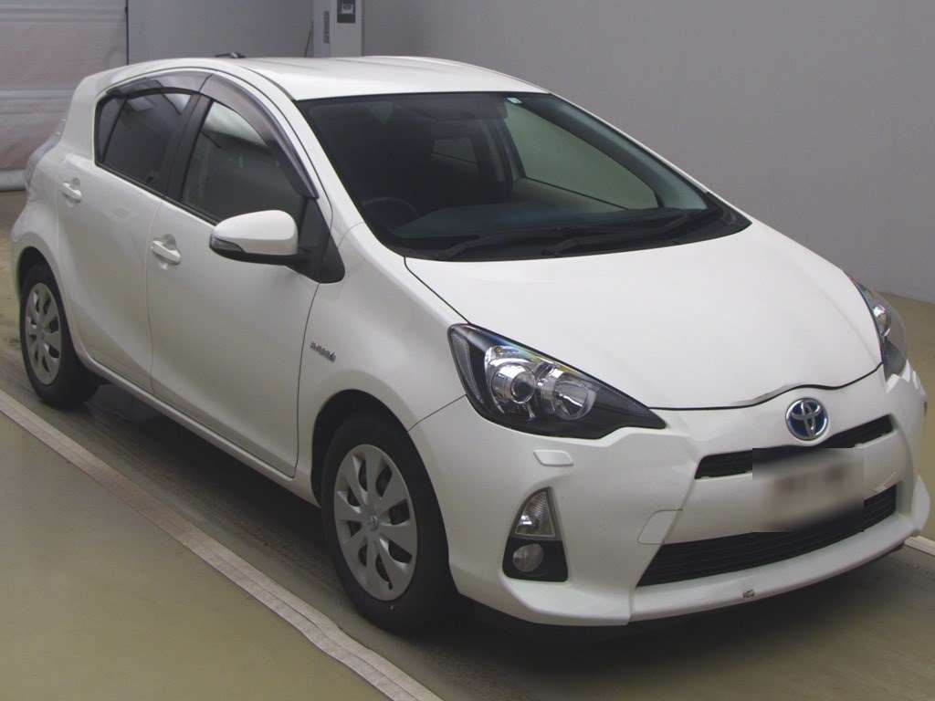 2012 Toyota Aqua NHP10[2]