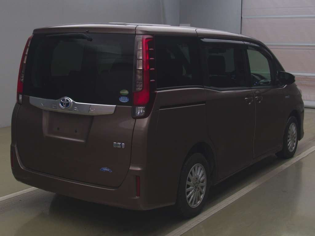 2016 Toyota Noah ZWR80G[1]