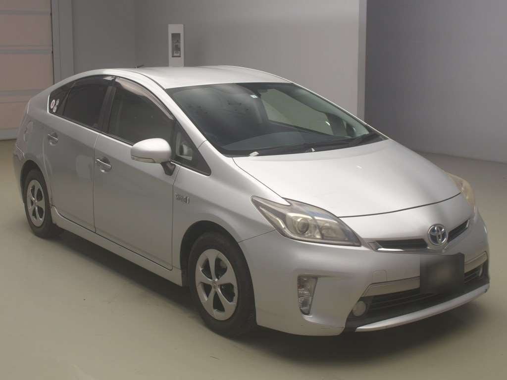 2012 Toyota Prius PHV ZVW35[2]