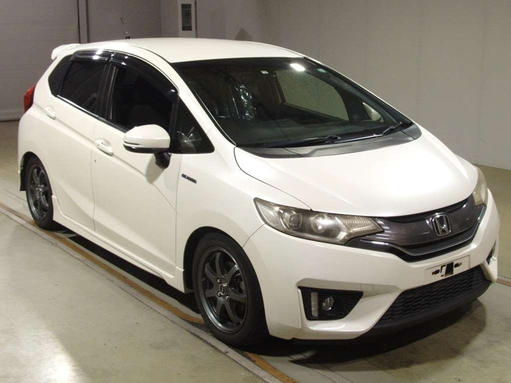 2014 Honda Fit Hybrid GP5[2]