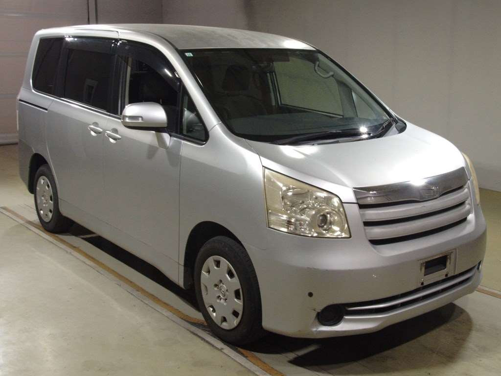 2007 Toyota Noah ZRR70G[2]