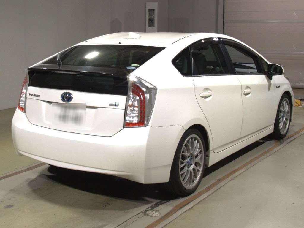 2014 Toyota Prius ZVW30[1]