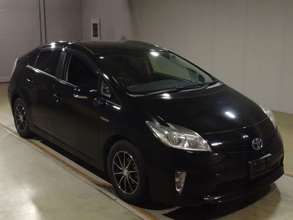 2015 Toyota Prius ZVW30[2]