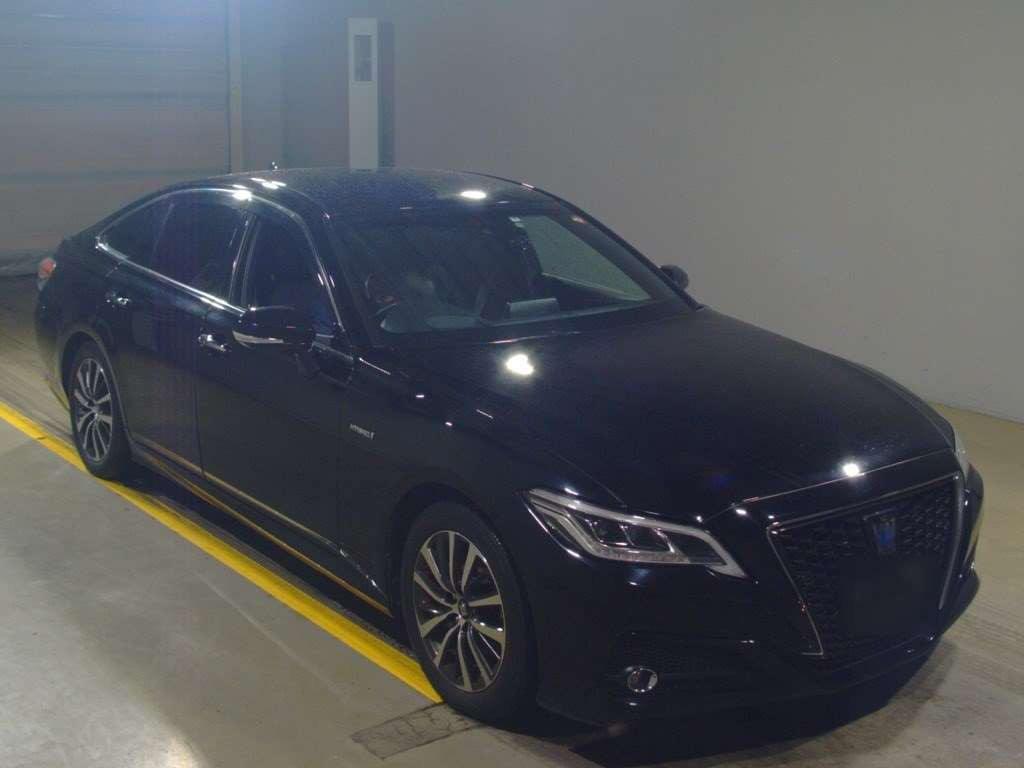 2019 Toyota Crown Hybrid AZSH20[2]