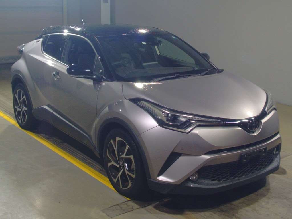 2017 Toyota C-HR NGX50[2]