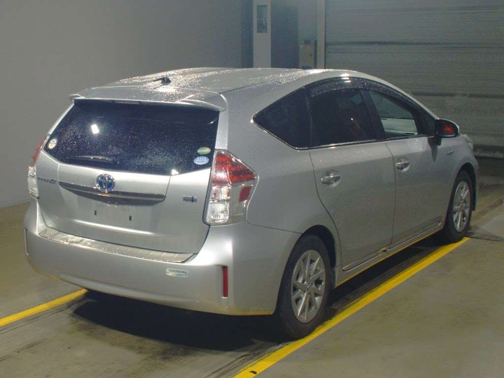 2015 Toyota Prius alpha ZVW41W[1]