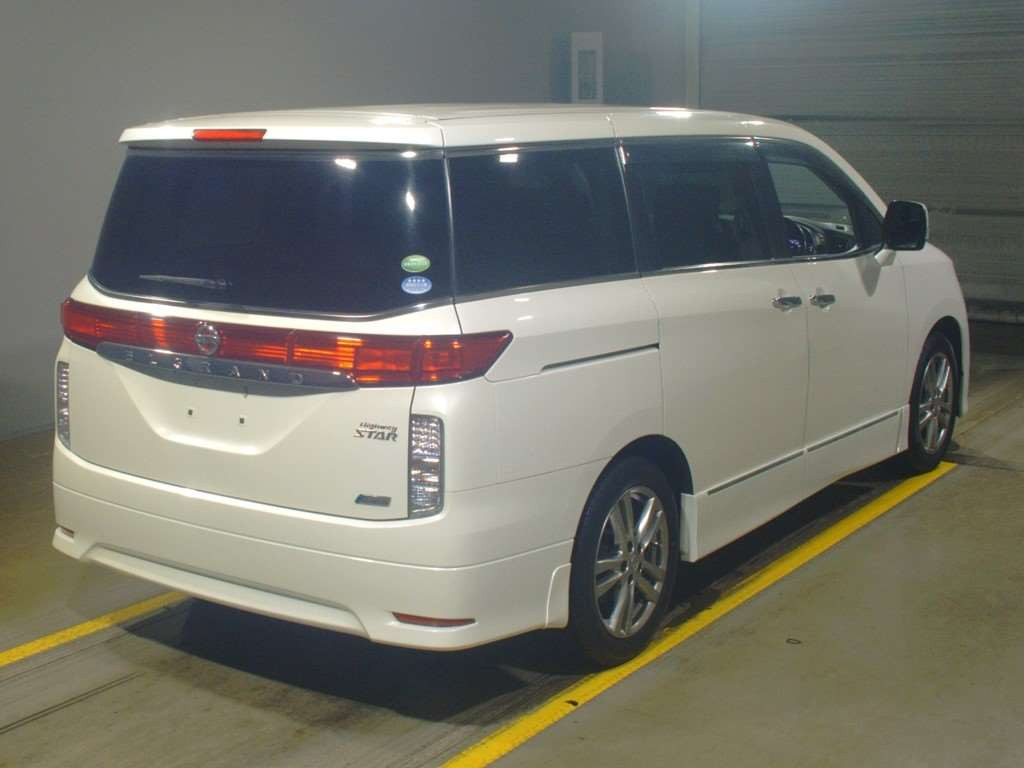 2013 Nissan Elgrand TE52[1]