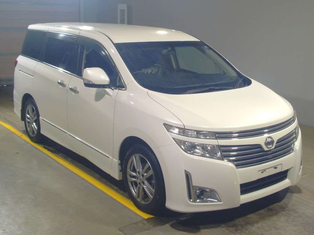 2013 Nissan Elgrand TE52[2]