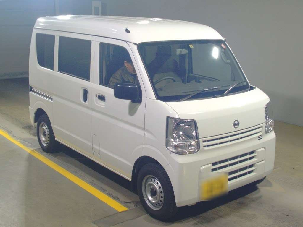 2023 Nissan NV100 Clipper DR17V[2]