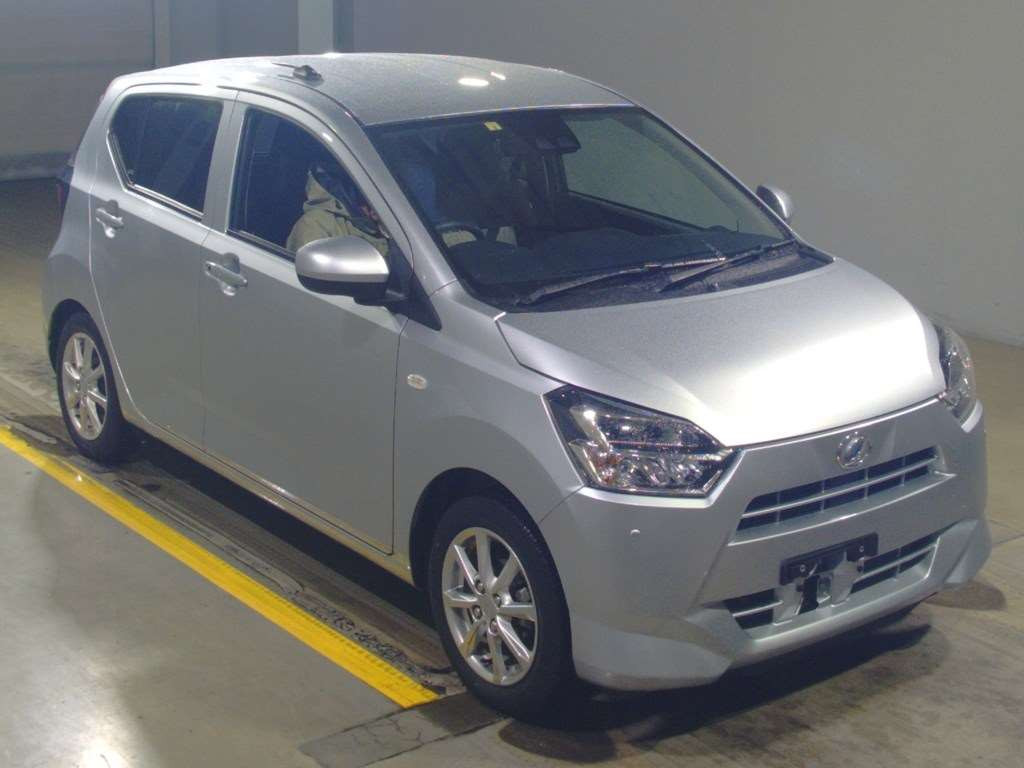 2022 Daihatsu Mira es LA350S[2]