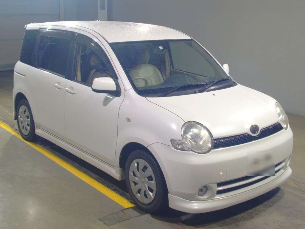 2004 Toyota Sienta NCP85G[2]