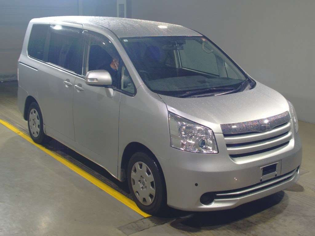 2008 Toyota Noah ZRR70G[2]