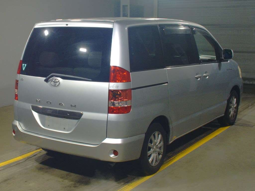 2003 Toyota Noah AZR60G[1]