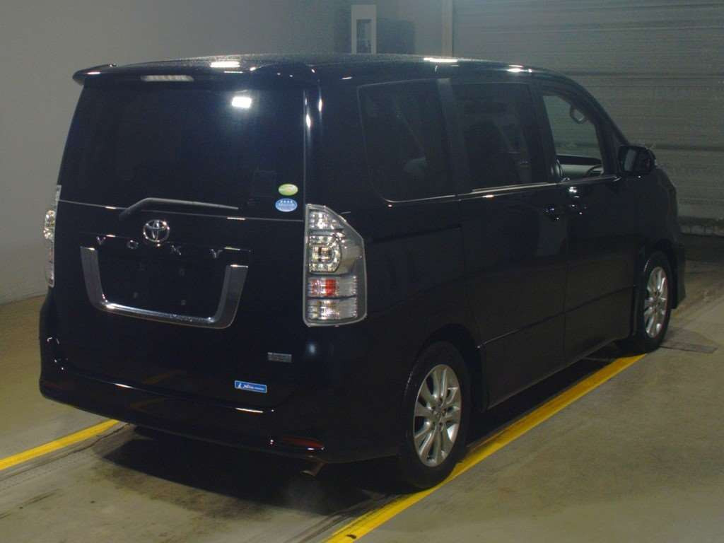 2010 Toyota Voxy ZRR70W[1]