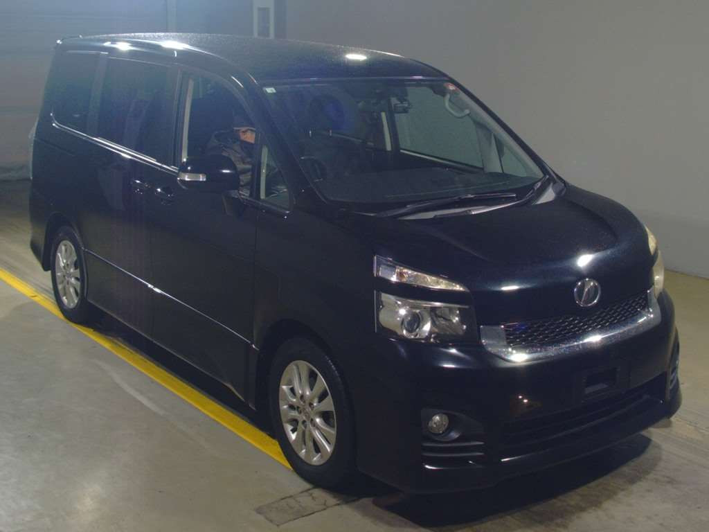 2010 Toyota Voxy ZRR70W[2]