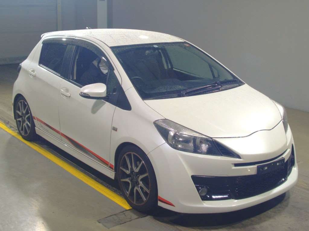 2011 Toyota Vitz NCP131[2]