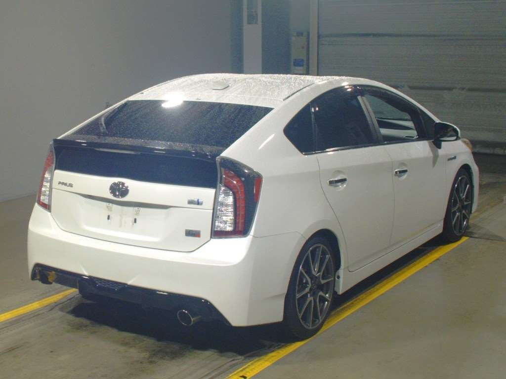 2013 Toyota Prius ZVW30[1]