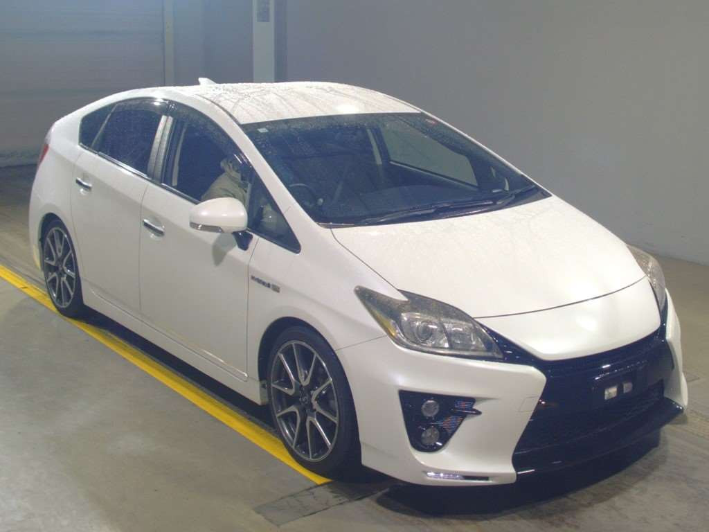 2013 Toyota Prius ZVW30[2]