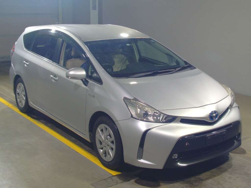 2015 Toyota Prius alpha ZVW40W[2]