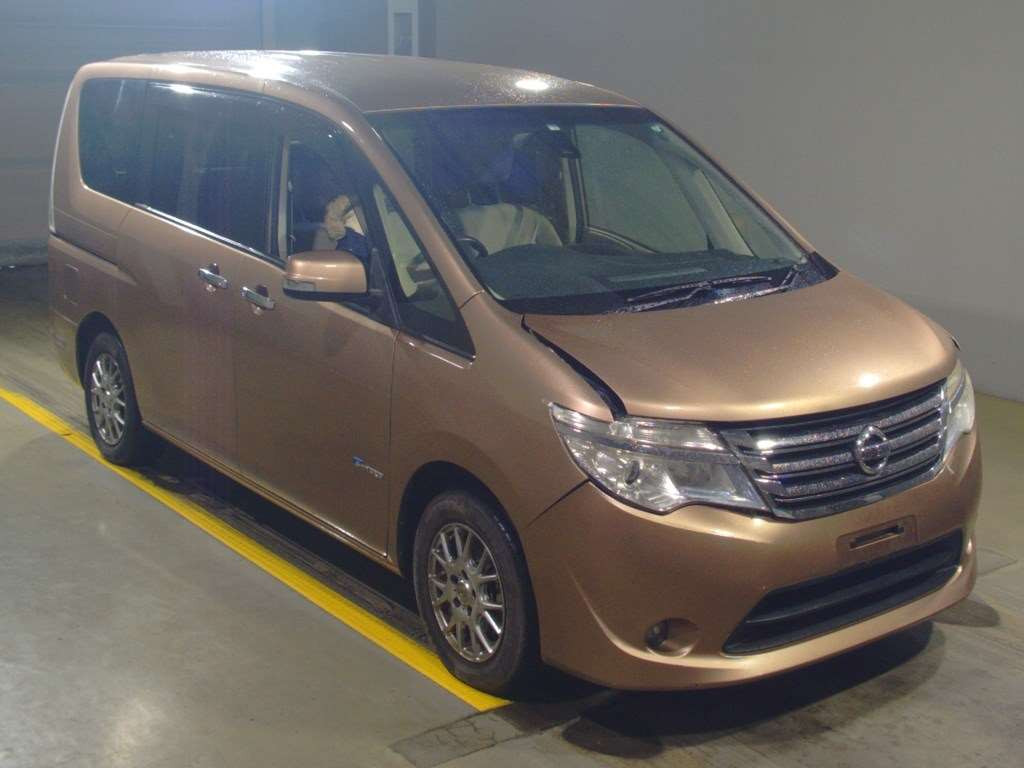 2014 Nissan Serena HC26[2]