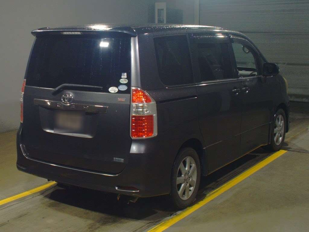 2008 Toyota Noah ZRR70W[1]