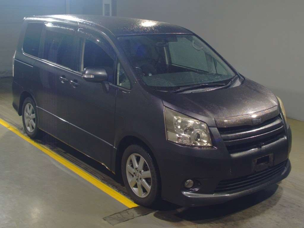 2008 Toyota Noah ZRR70W[2]