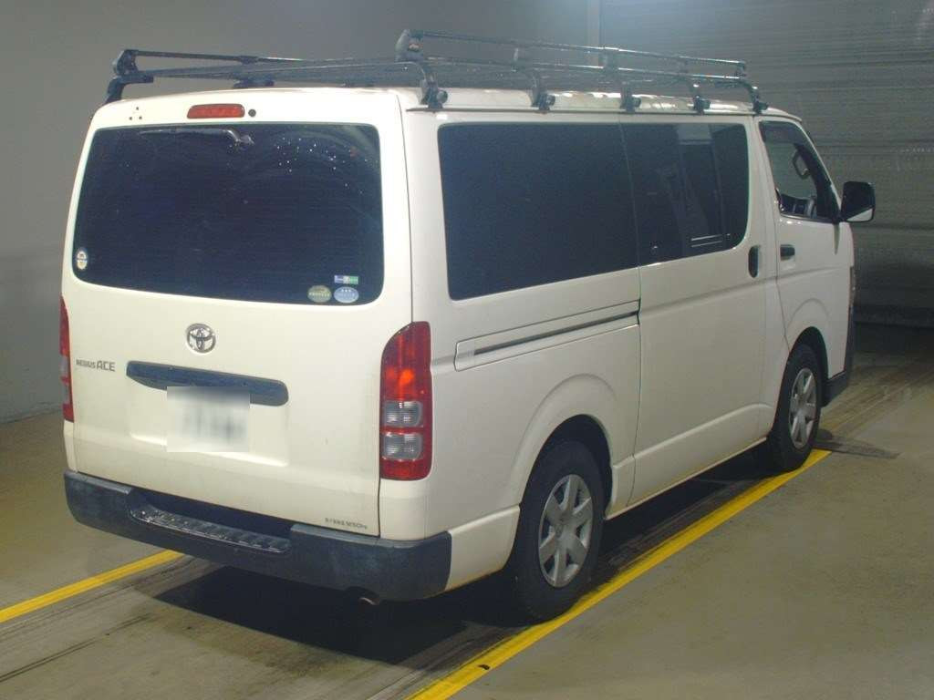 2013 Toyota Regiusace Van TRH200V[1]