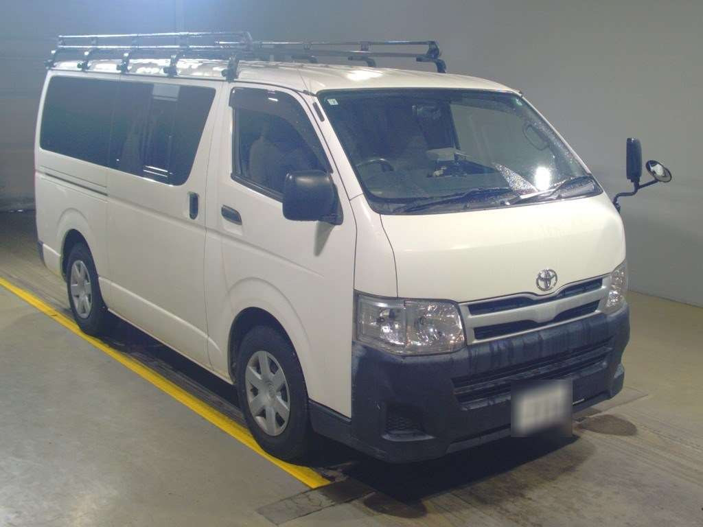 2013 Toyota Regiusace Van TRH200V[2]