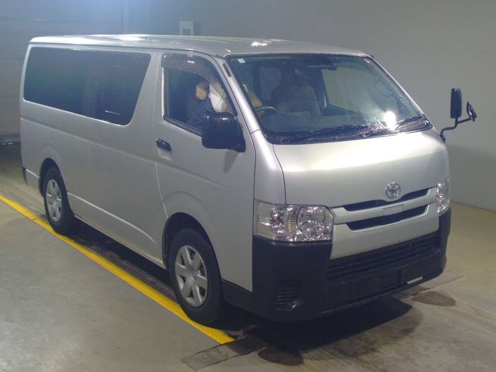 2018 Toyota Hiace Van TRH200V[2]