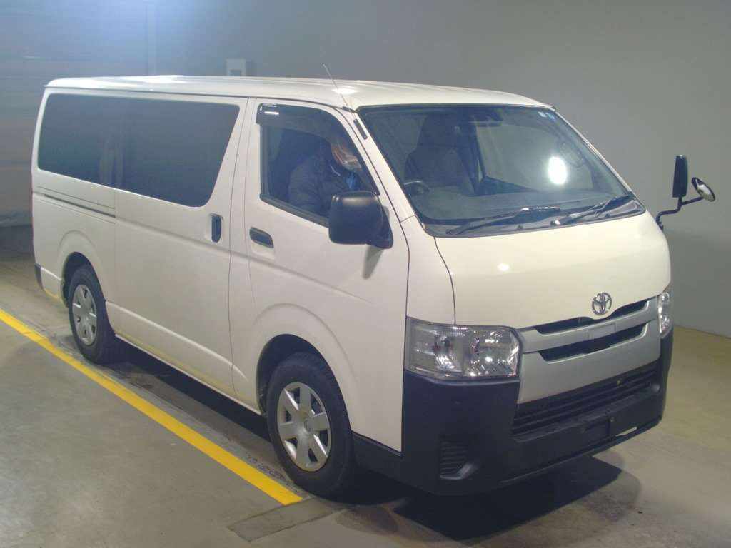 2020 Toyota Hiace Van TRH200V[2]