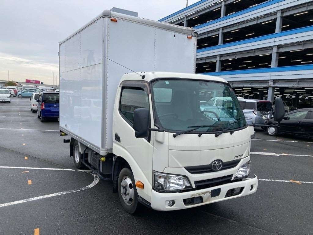 2017 Toyota Dyna Truck XZU605[2]