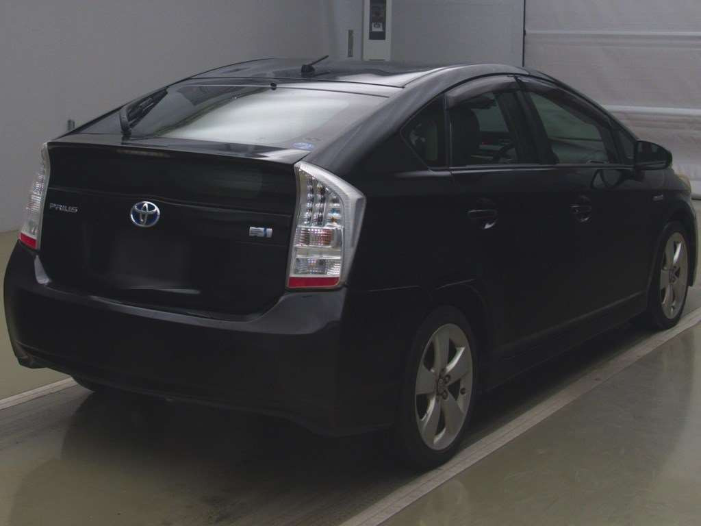 2010 Toyota Prius ZVW30[1]