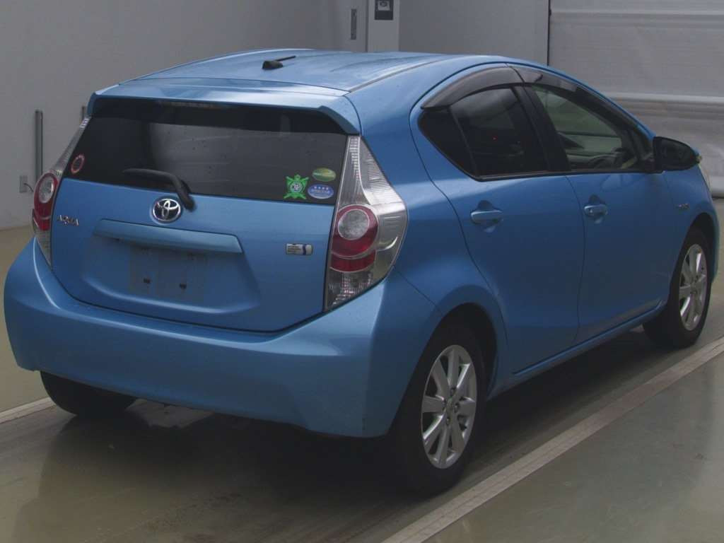 2014 Toyota Aqua NHP10[1]