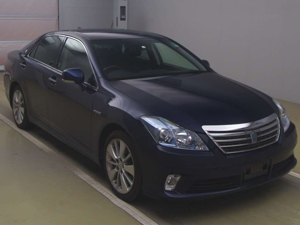 2010 Toyota Crown Hybrid GWS204[2]