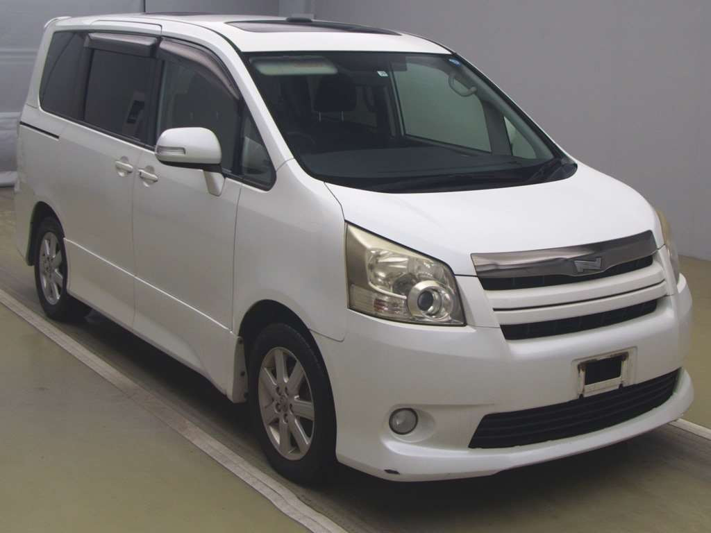 2007 Toyota Noah ZRR70W[2]